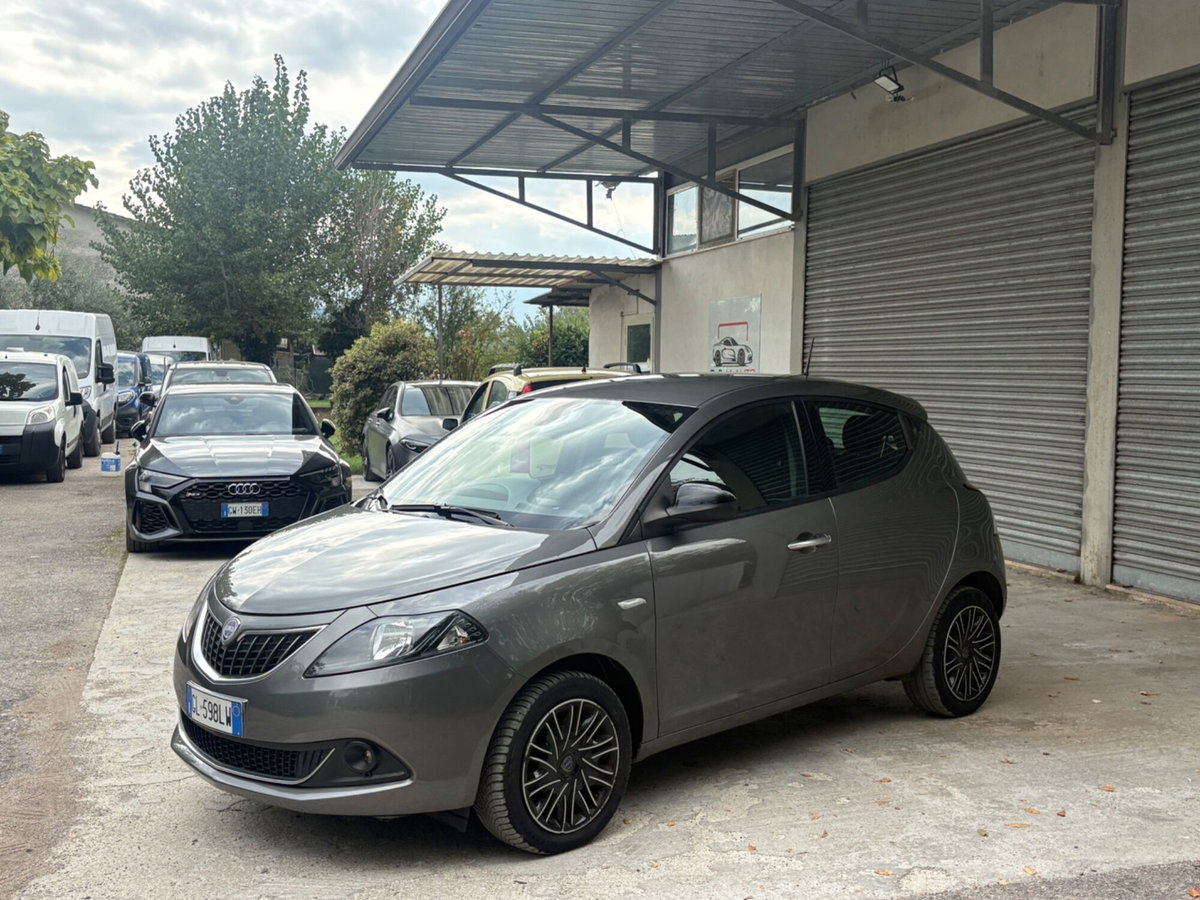 Lancia Ypsilon 1.0 FireFly 5 porte S&S Hybrid Gold Plus (2)