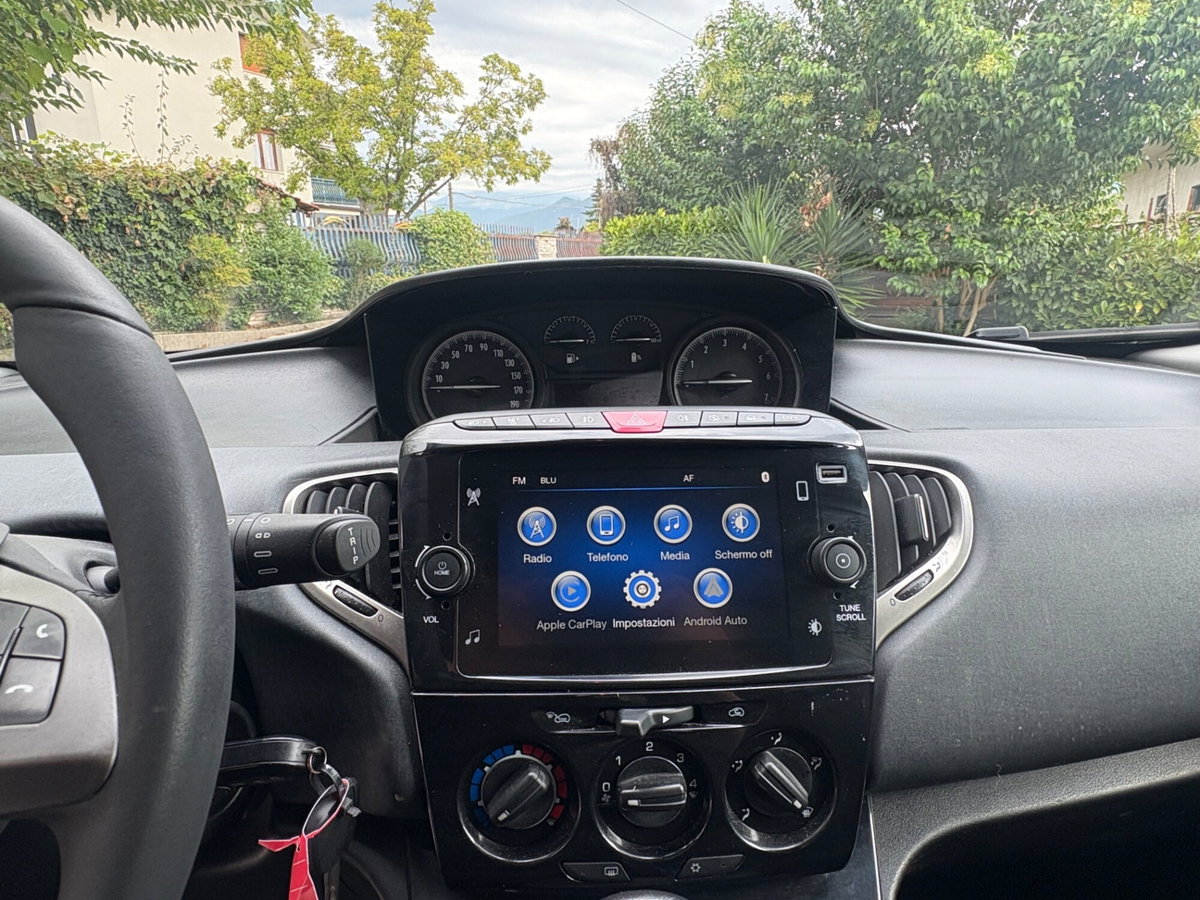 Lancia Ypsilon 1.0 FireFly 5 porte S&S Hybrid Gold Plus (4)