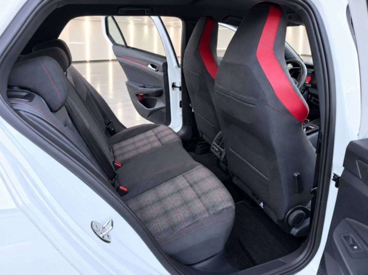 Volkswagen Golf 2.0 tsi GTI MT Ultimate 245cv (13)