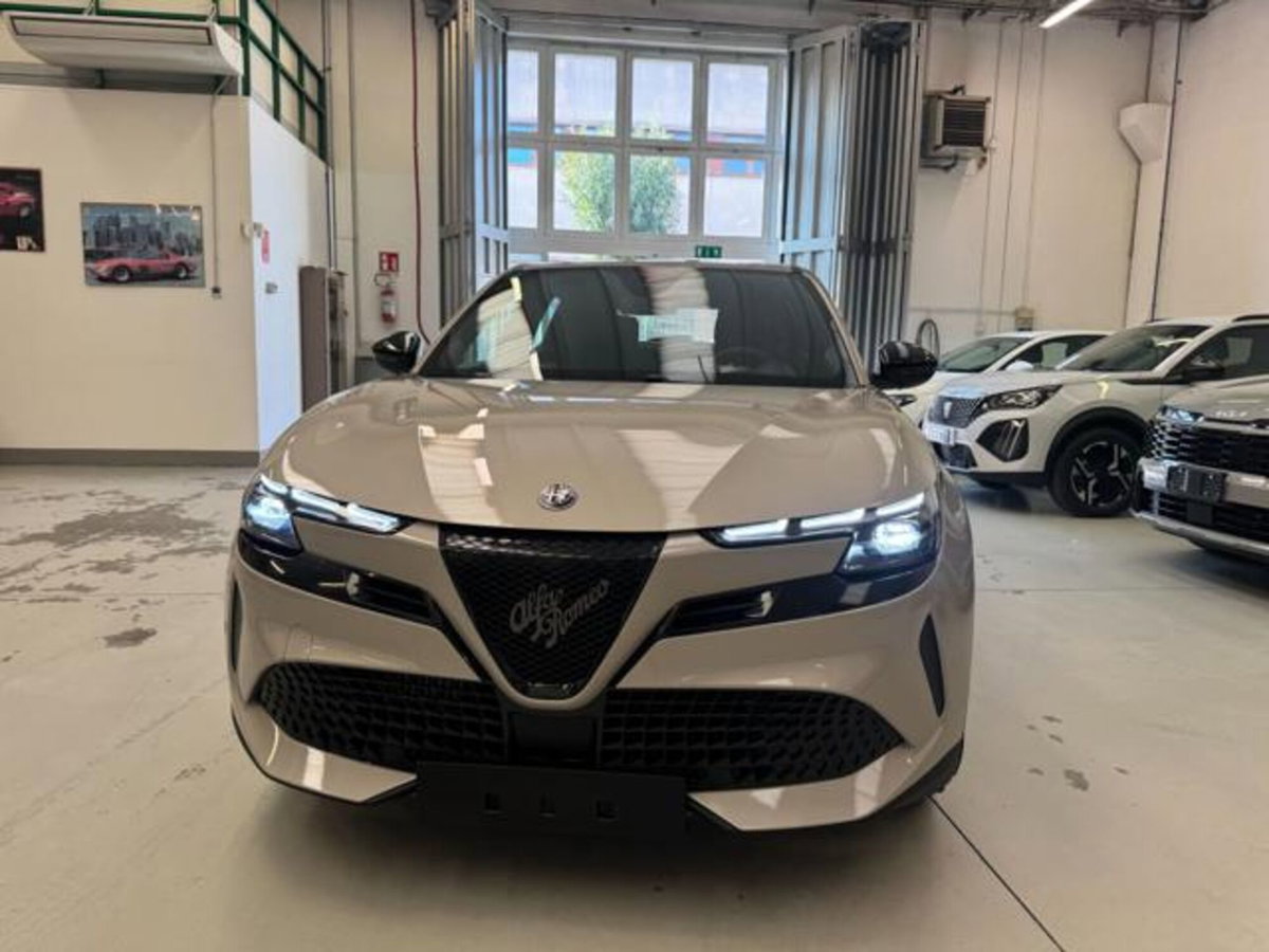 Alfa Romeo Junior 1.2 ibrida 145cv edct6 (2)
