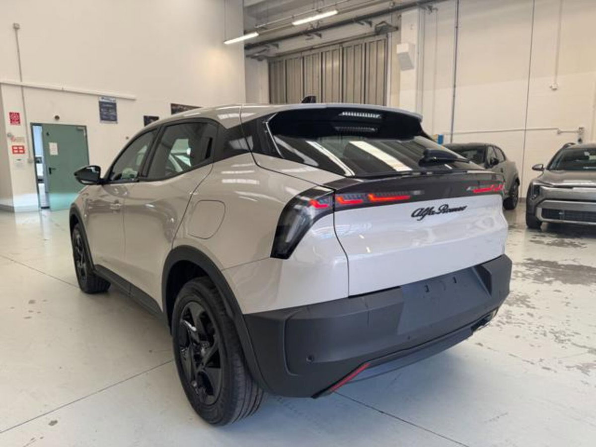 Alfa Romeo Junior 1.2 ibrida 145cv edct6 (5)