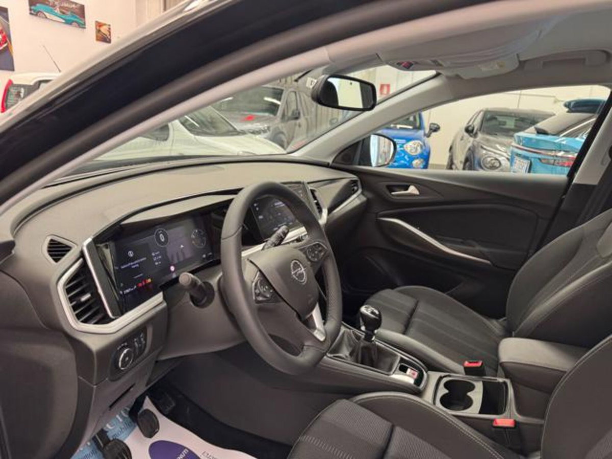 Opel Grandland 1.2 GS s&s 130cv (5)