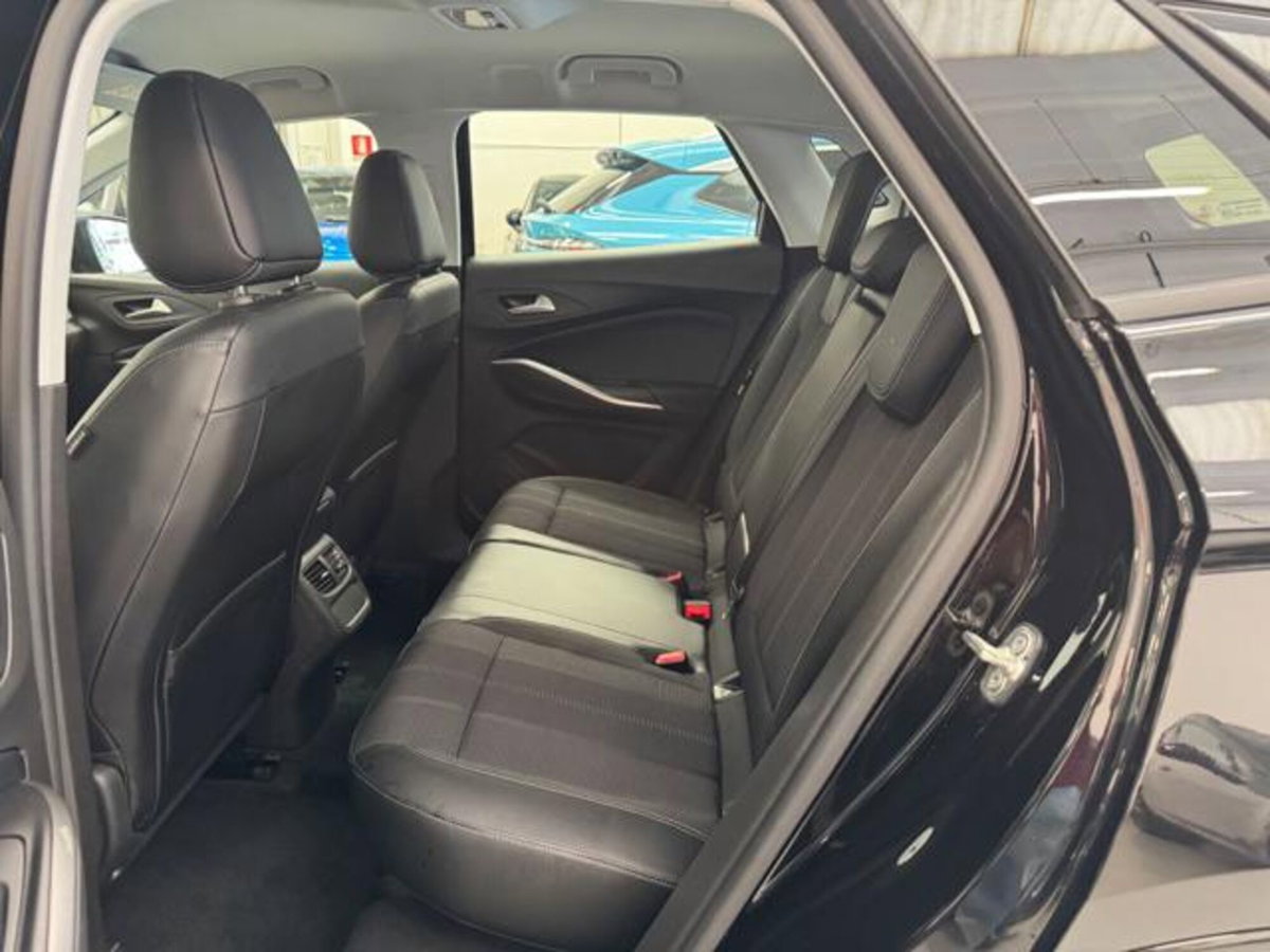 Opel Grandland 1.2 GS s&s 130cv (7)