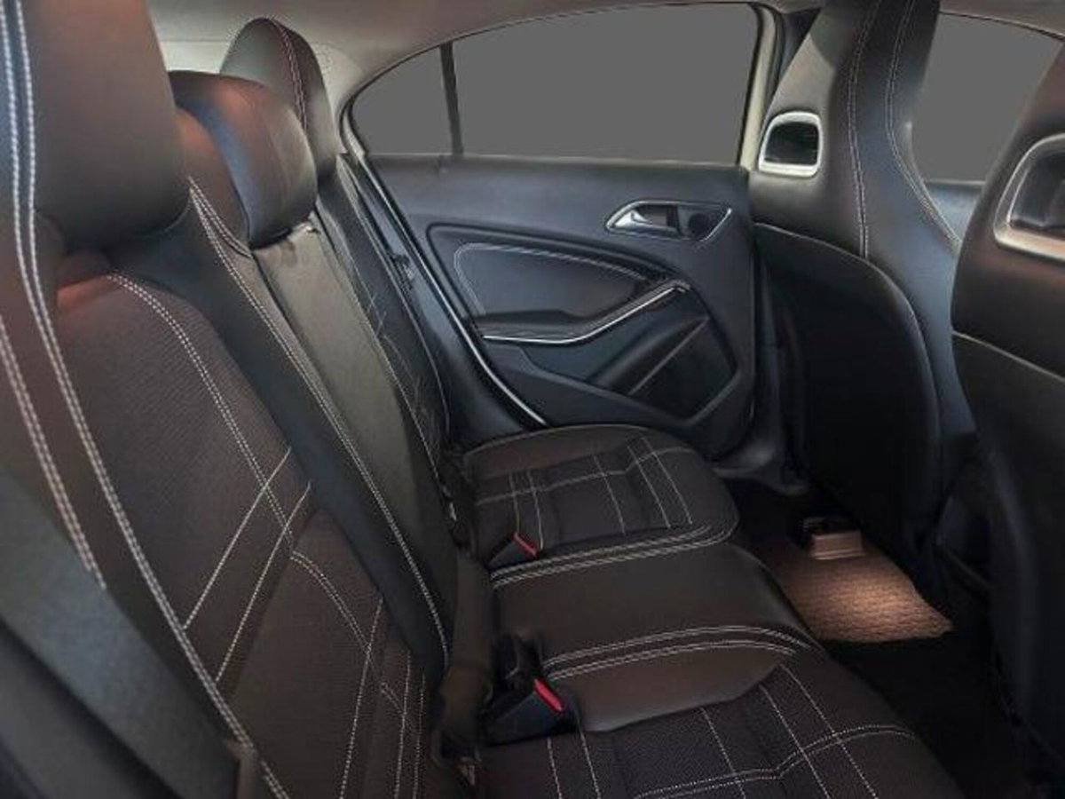Mercedes-Benz Classe A 160 d Automatic Sport (5)