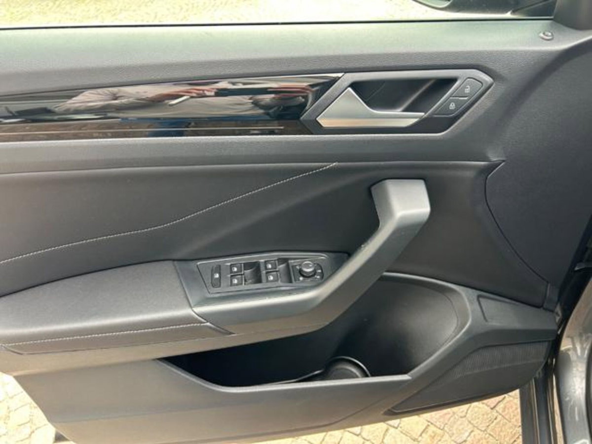 Volkswagen T-Roc 2.0 tdi R-Line 4motion 150cv dsg (8)