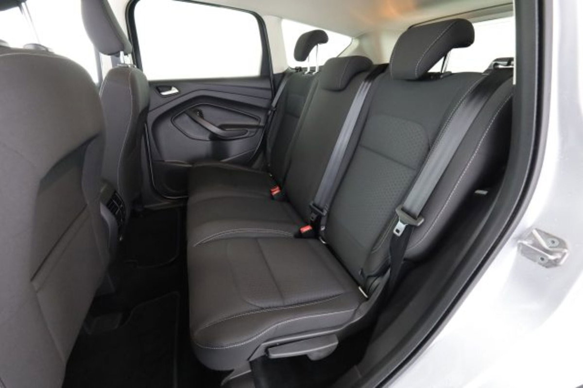 Ford Kuga 1.5 TDCI 120 CV S&S 2WD Powershift Titanium Business (3)