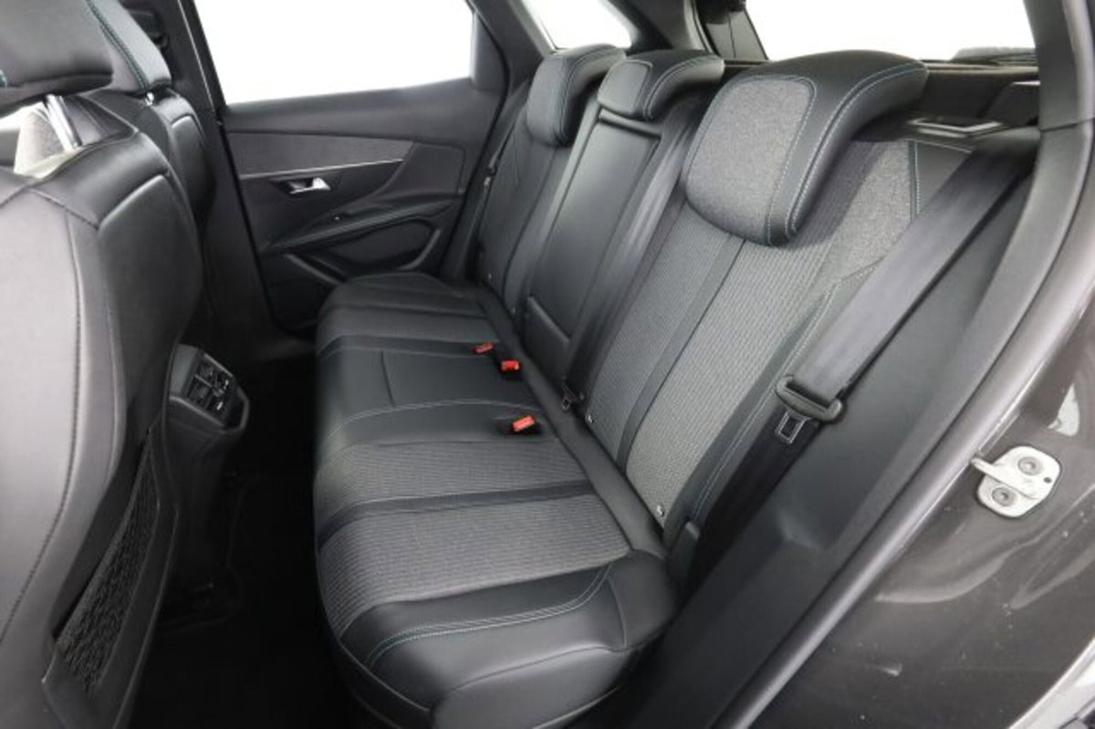 Peugeot 3008 Hybrid 225 e-EAT8 Allure (3)