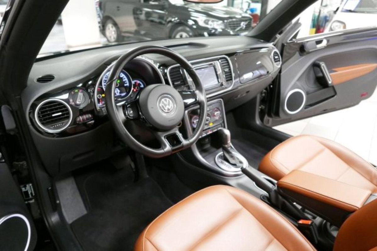Volkswagen Maggiolino Cabrio 2.0 TDI DSG Design BlueMotion Technology (10)
