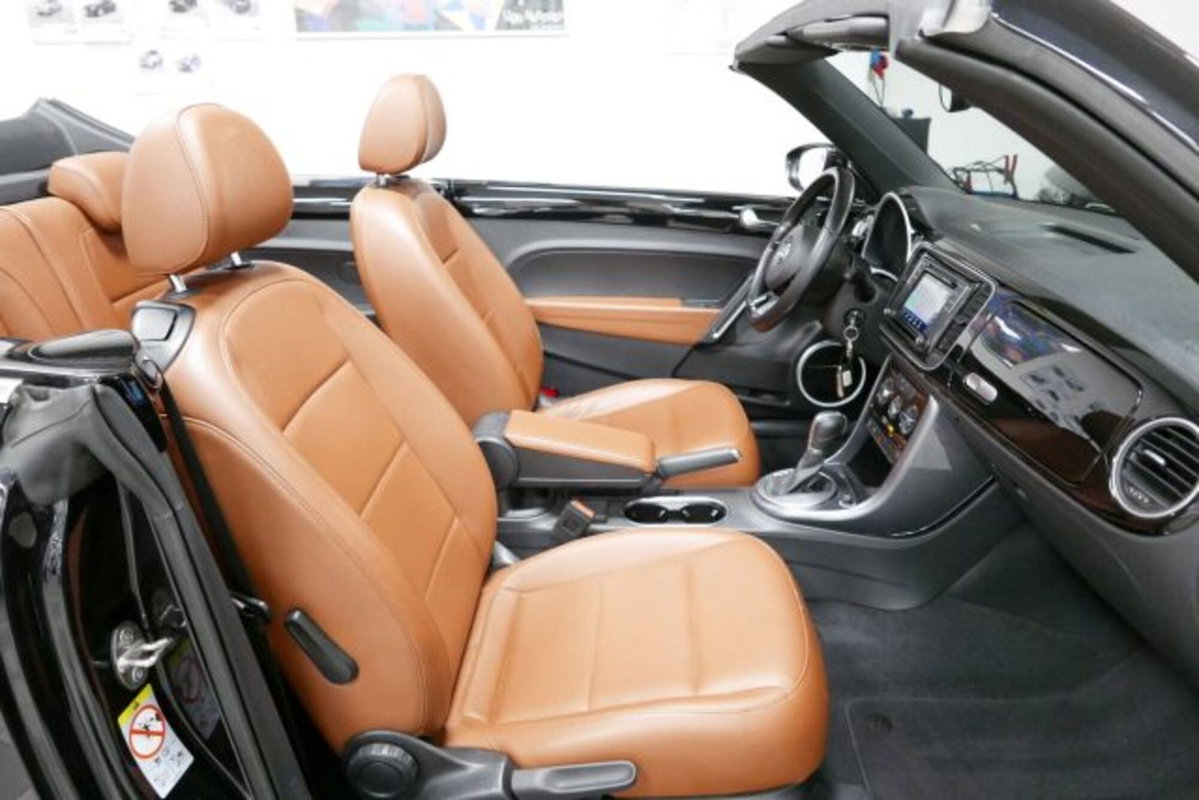Volkswagen Maggiolino Cabrio 2.0 TDI DSG Design BlueMotion Technology (11)