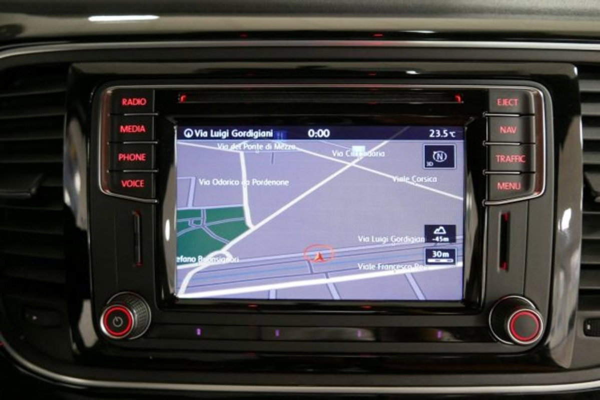 Volkswagen Maggiolino Cabrio 2.0 TDI DSG Design BlueMotion Technology (12)