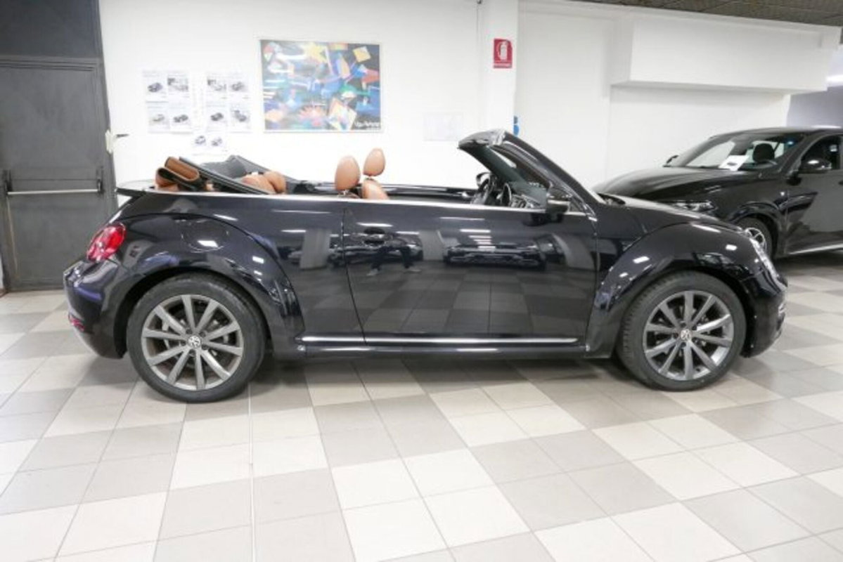 Volkswagen Maggiolino Cabrio 2.0 TDI DSG Design BlueMotion Technology (2)