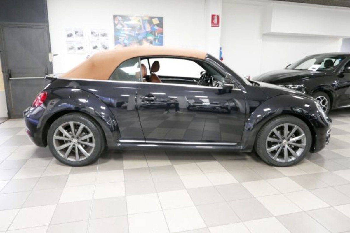 Volkswagen Maggiolino Cabrio 2.0 TDI DSG Design BlueMotion Technology (6)