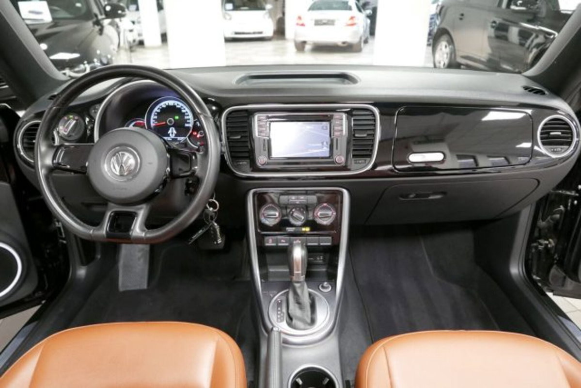 Volkswagen Maggiolino Cabrio 2.0 TDI DSG Design BlueMotion Technology (9)