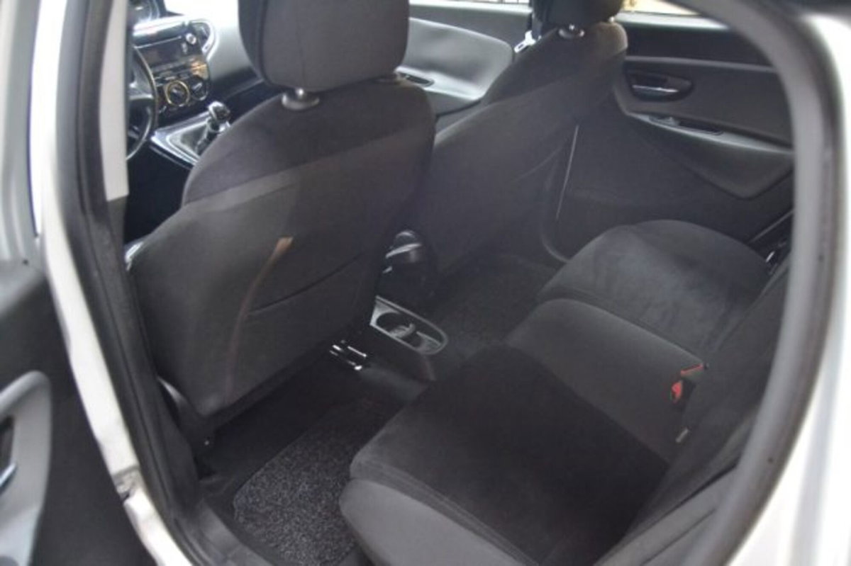 Lancia Ypsilon 0.9 TwinAir 85 CV 5 porte S&S Platinum (11)