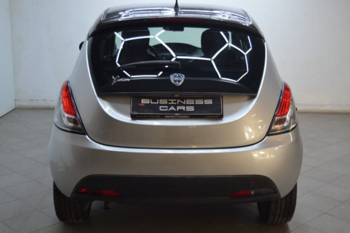 Lancia Ypsilon 0.9 TwinAir 85 CV 5 porte S&S Platinum (4)