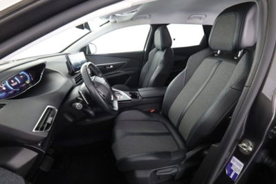 Peugeot 3008 Hybrid 225 e-EAT8 Allure (2)