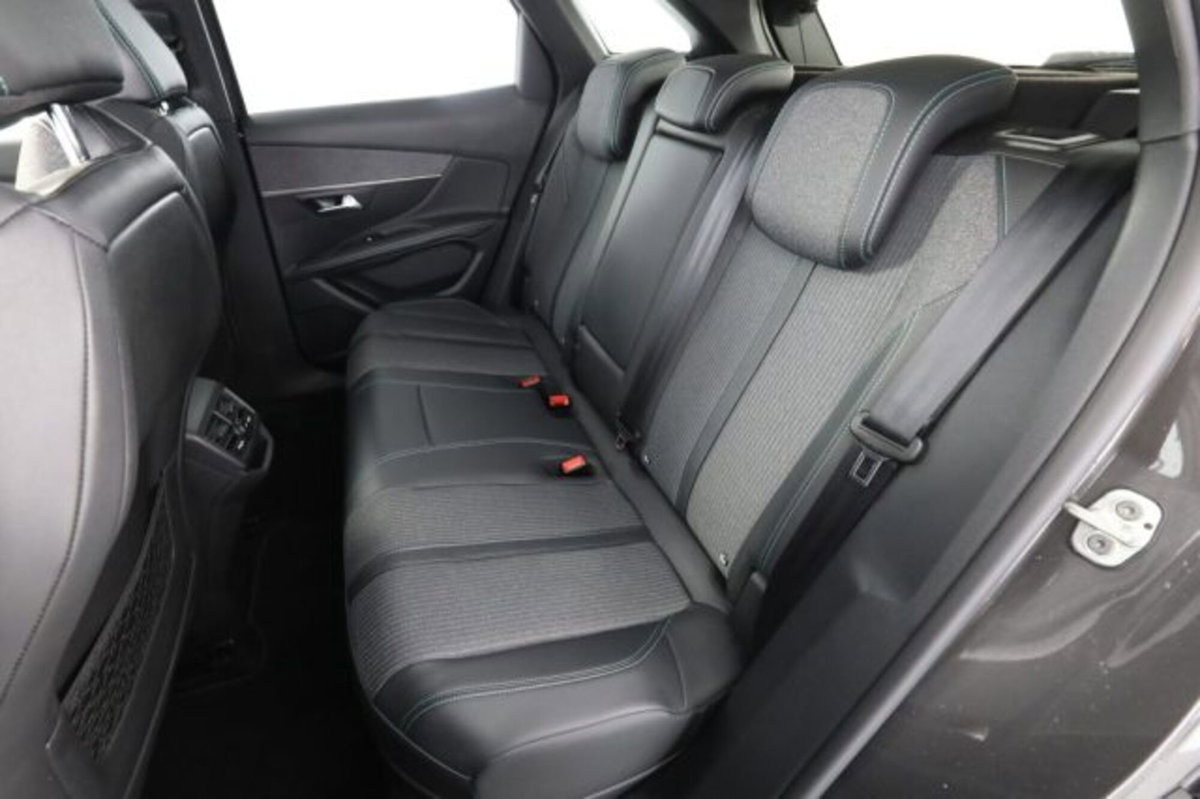 Peugeot 3008 Hybrid 225 e-EAT8 Allure (3)