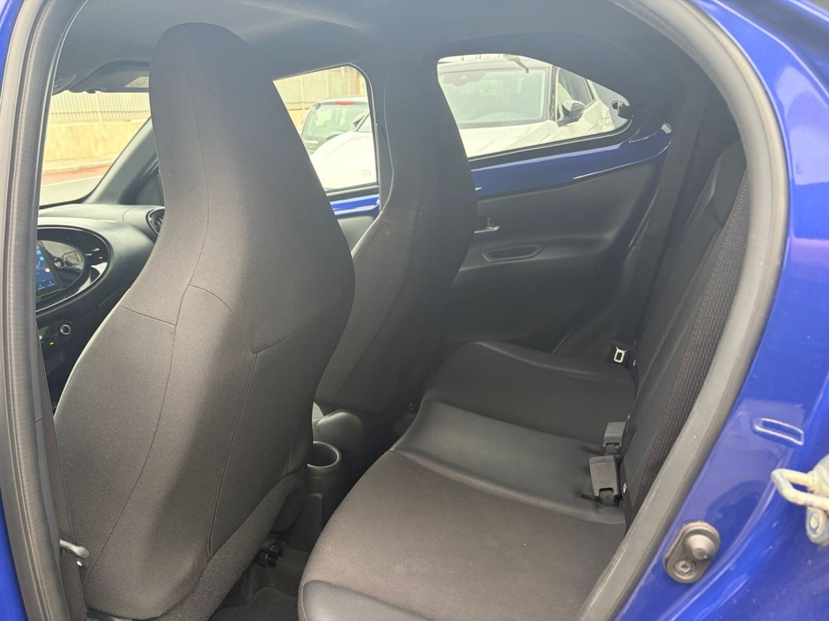 Toyota Aygo X 1.0 VVT-i 72 CV 5 porte Limited Air (11)