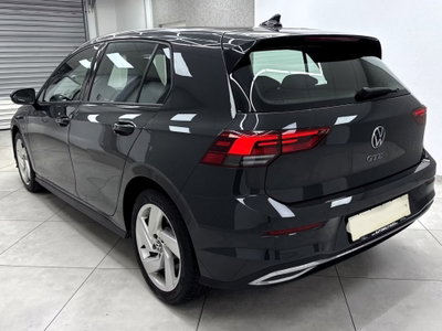 Volkswagen Golf 1.4 GTE DSG Plug-In Hybrid (2)