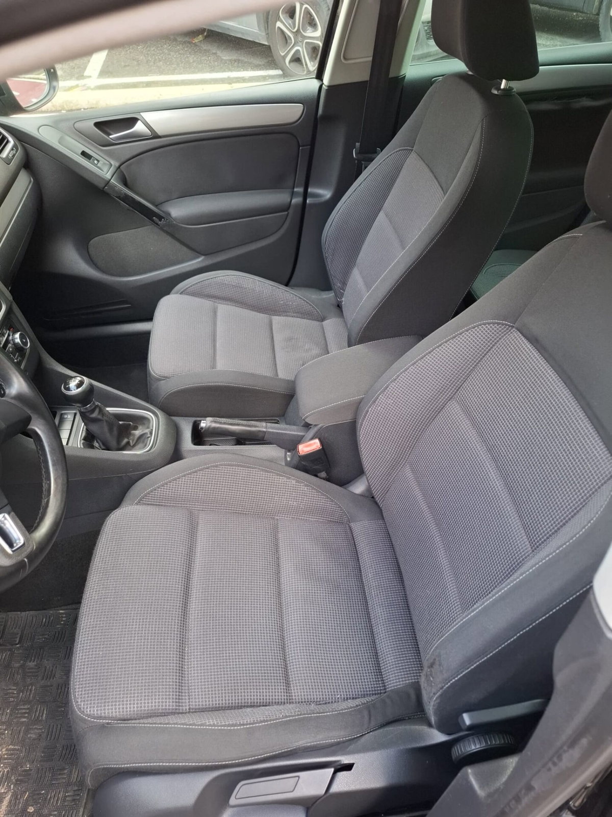 Volkswagen Golf 2.0 TDI 110CV DPF 5p. Highline (9)