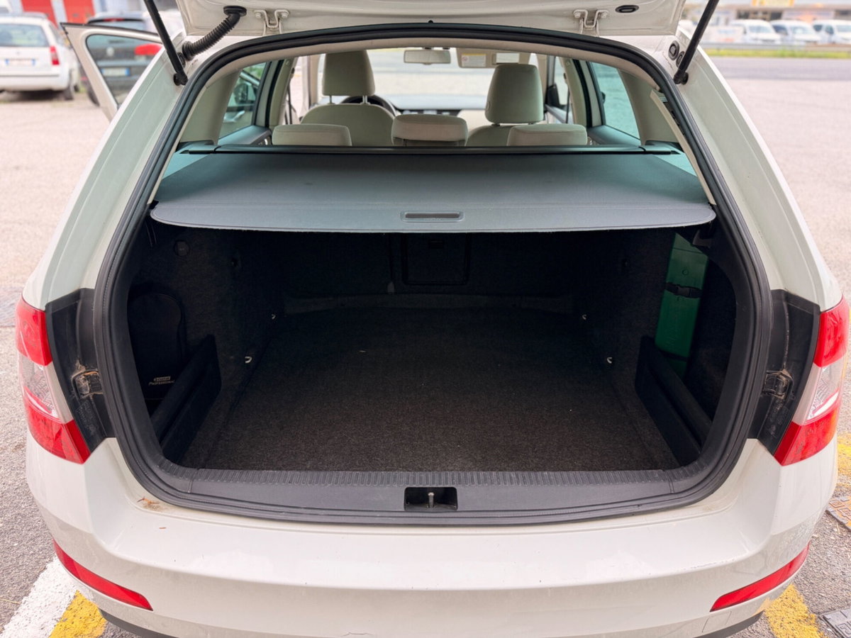 Skoda Octavia Station Wagon 1.6 TDI CR 105 CV Wagon Elegance (10)