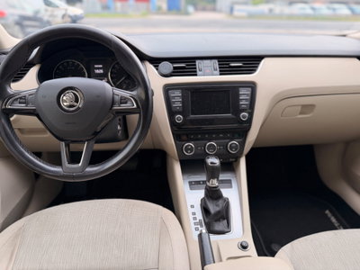 Skoda Octavia Station Wagon 1.6 TDI CR 105 CV Wagon Elegance (11)