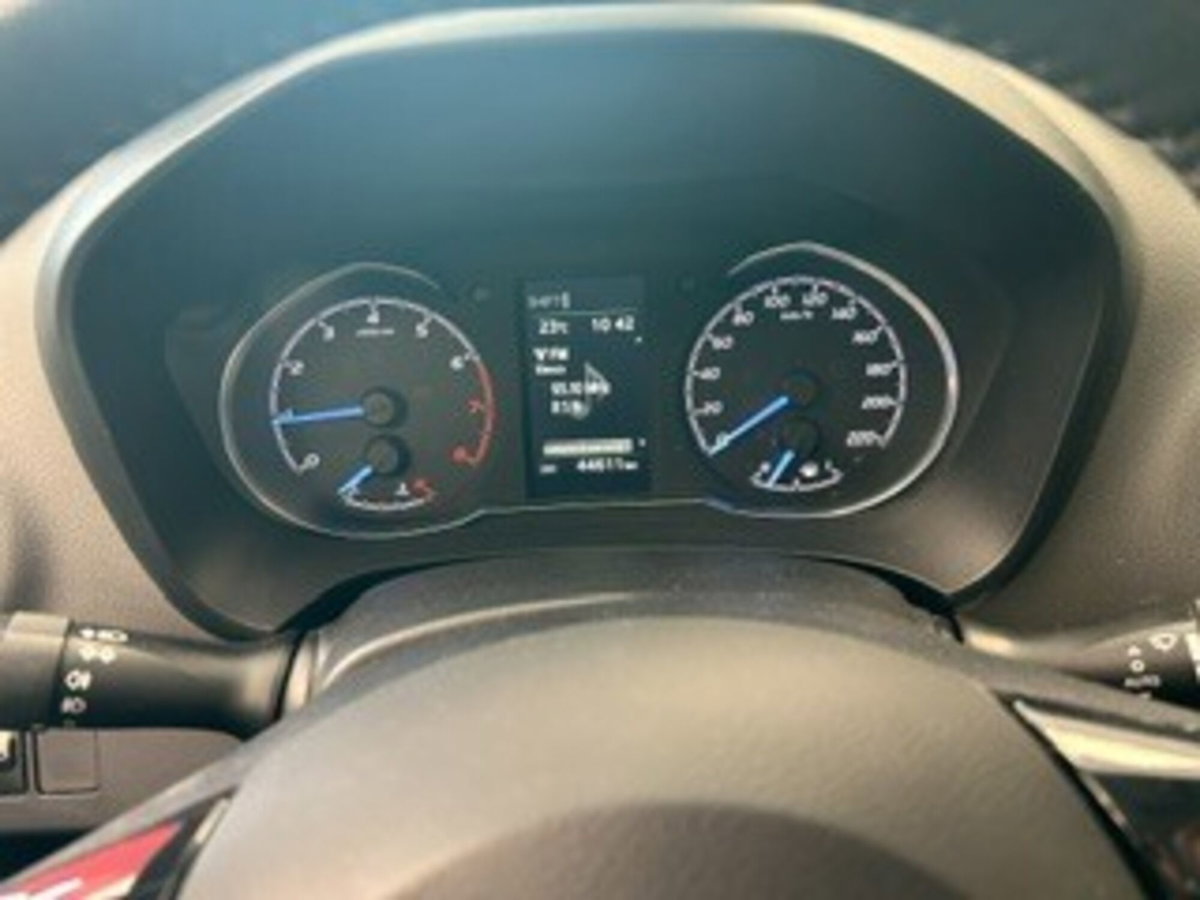 Toyota Yaris 1.0 72 CV 5 porte Lounge (9)