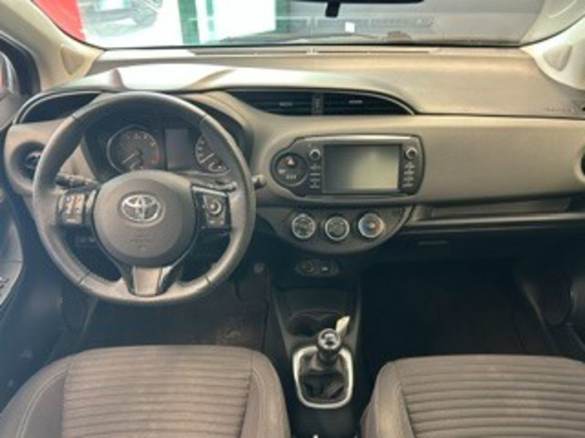 Toyota Yaris 1.0 72 CV 5 porte Lounge (10)