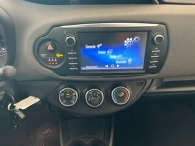 Toyota Yaris 1.0 72 CV 5 porte Lounge (11)