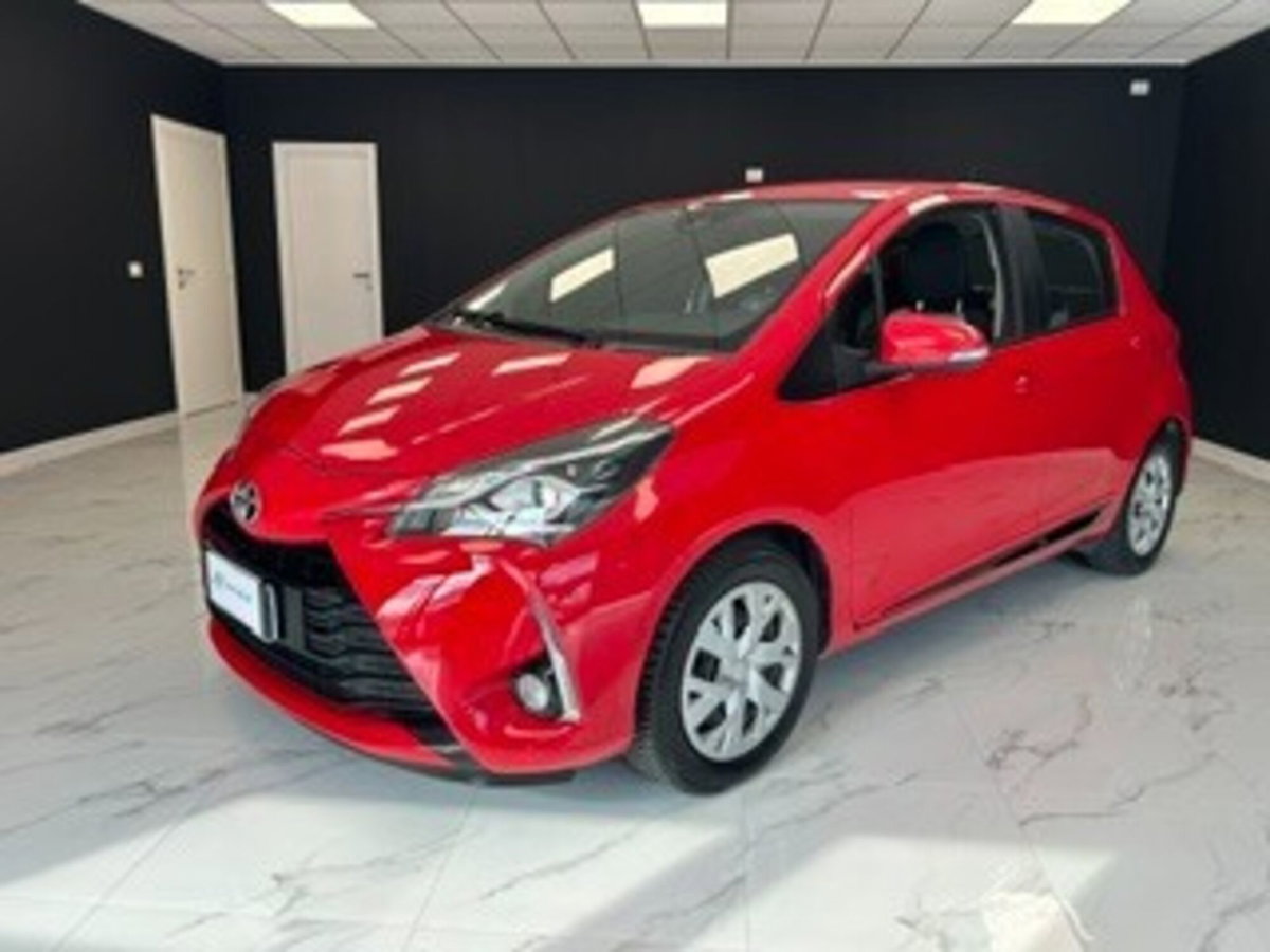 Toyota Yaris 1.0 72 CV 5 porte Lounge (3)