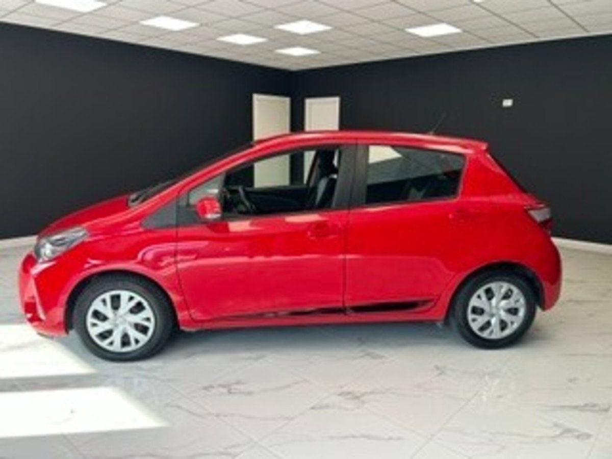 Toyota Yaris 1.0 72 CV 5 porte Lounge (4)
