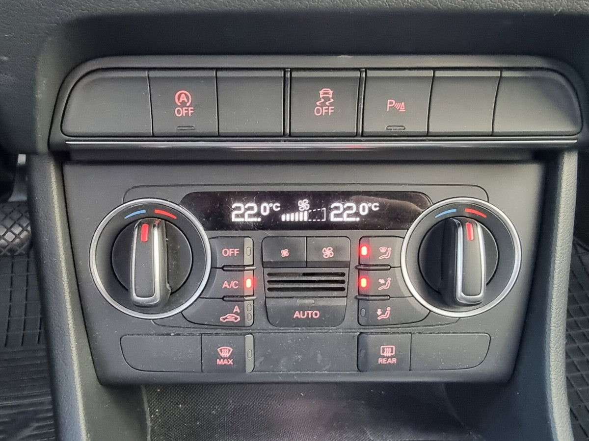 Audi Q3 2.0 TDI 120 CV Business (18)