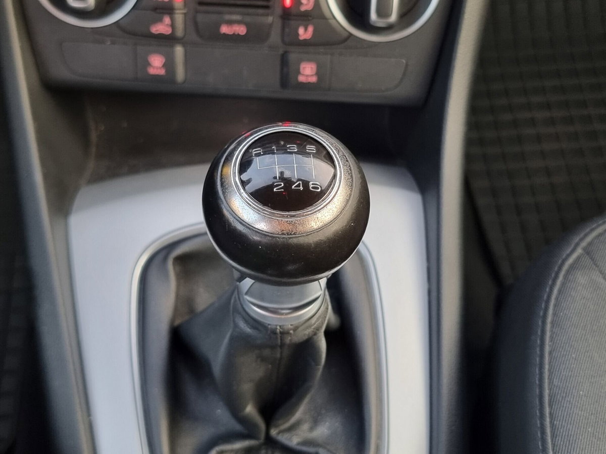 Audi Q3 2.0 TDI 120 CV Business (19)
