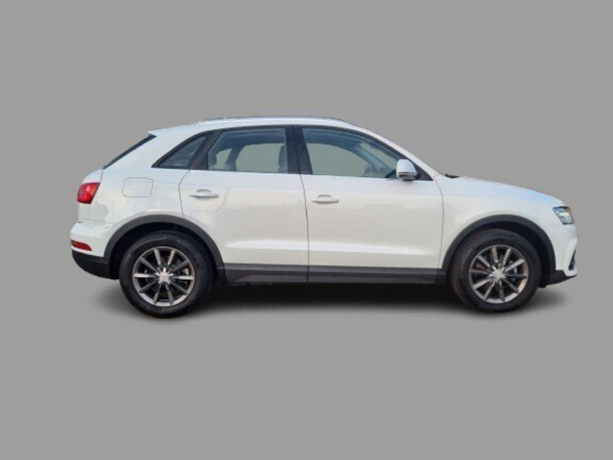 Audi Q3 2.0 TDI 120 CV Business (8)