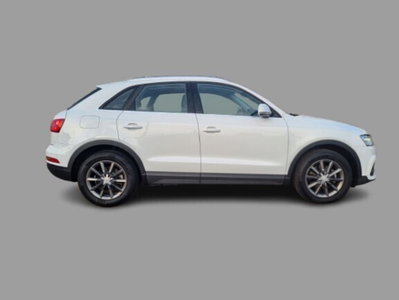 Audi Q3 2.0 TDI 120 CV Business (8)
