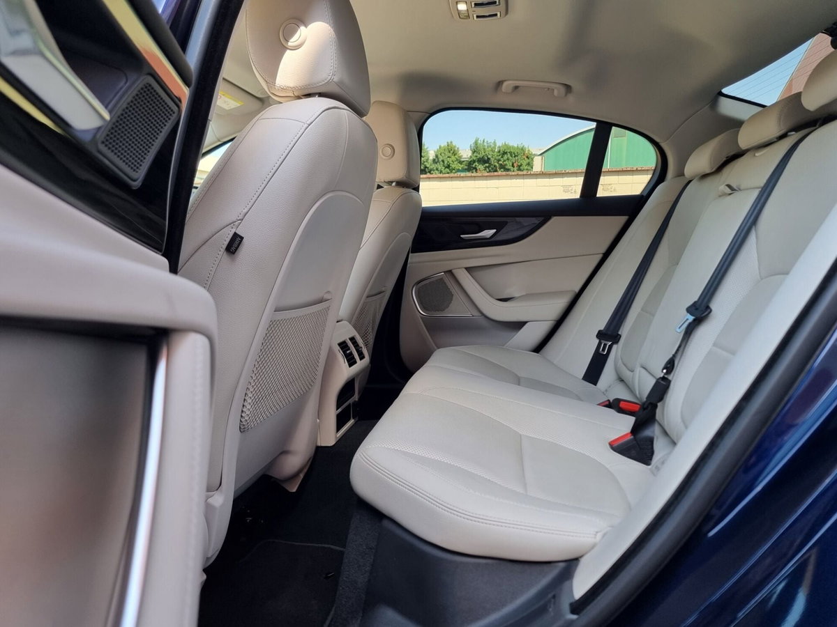 Jaguar XE 2.0 D 204 CV aut. SE (17)