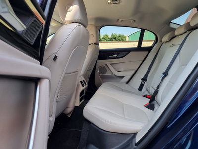 Jaguar XE 2.0 D 204 CV aut. SE (17)
