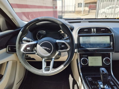 Jaguar XE 2.0 D 204 CV aut. SE (18)