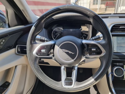Jaguar XE 2.0 D 204 CV aut. SE (19)
