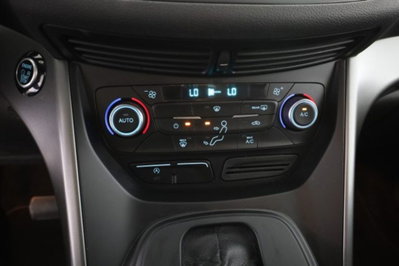 Ford Kuga 1.5 TDCI 120 CV S&S 2WD Powershift Titanium Business (10)