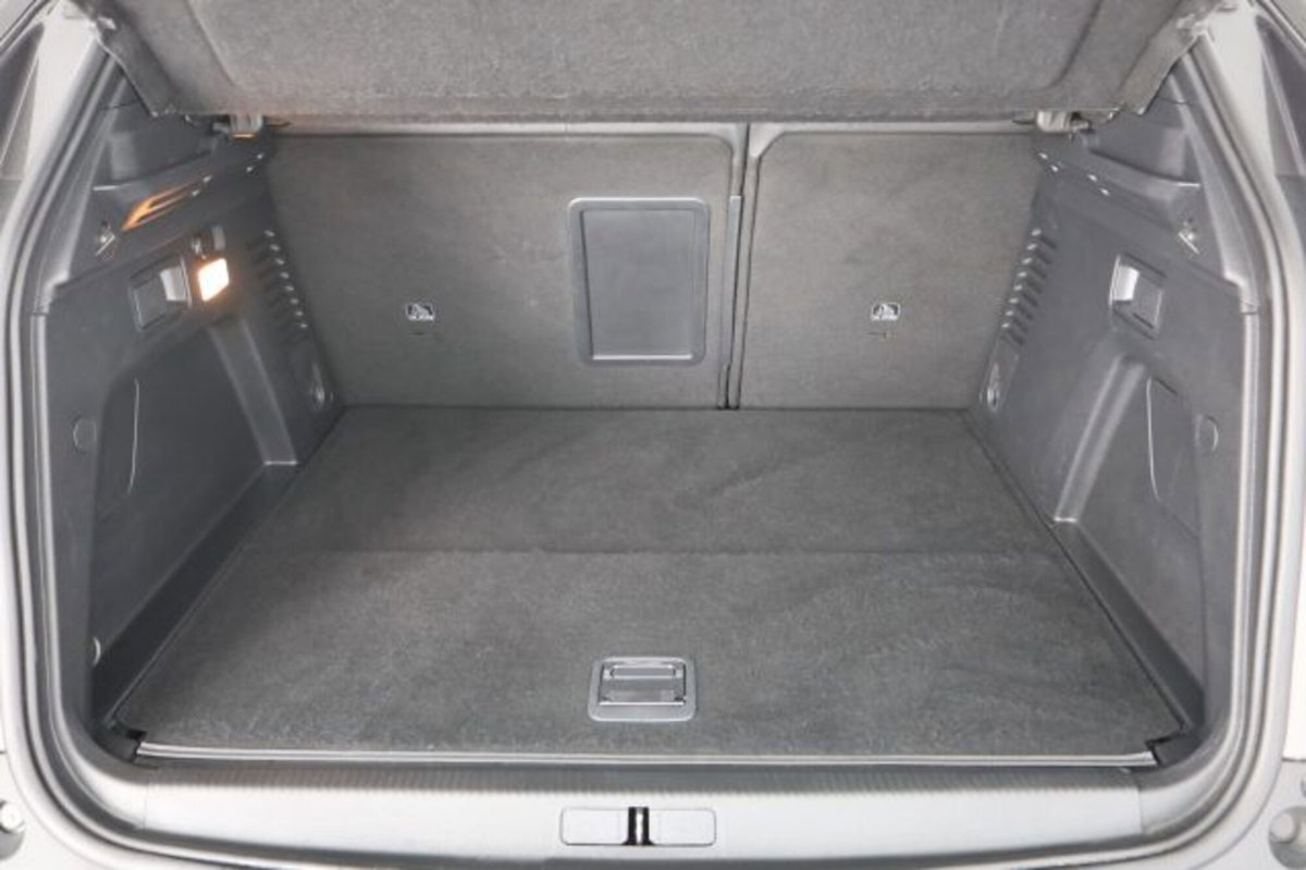 Peugeot 3008 Hybrid 225 e-EAT8 Allure (6)