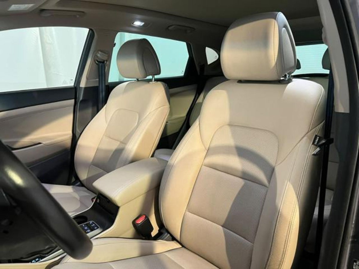 Hyundai Tucson 2.0 CRDi 4WD aut. XPossible (7)
