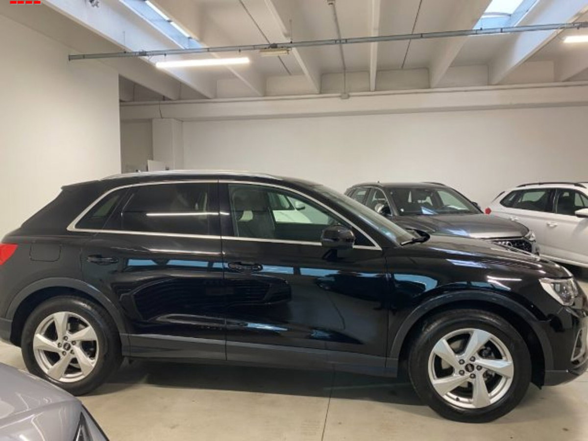 Audi Q3 35 TFSI Business Advanced (3)