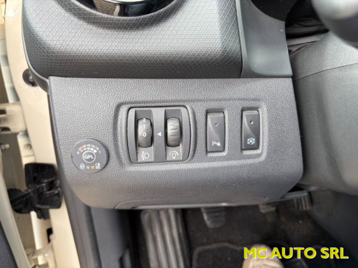 Renault Clio TCe 12V 90 CV GPL 5 porte Moschino Zen (12)