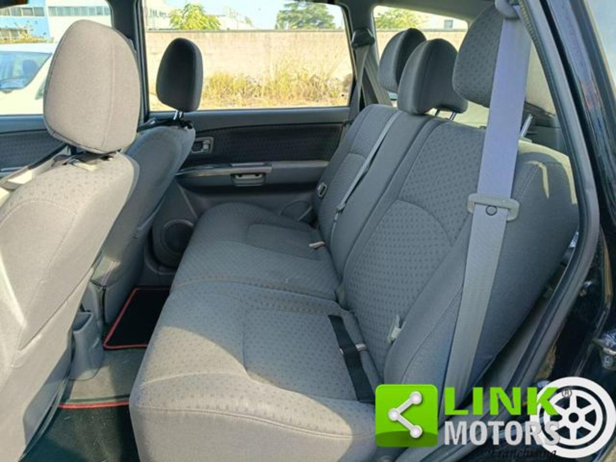 Kia Carens 2.0 16V CRDi LX (11)