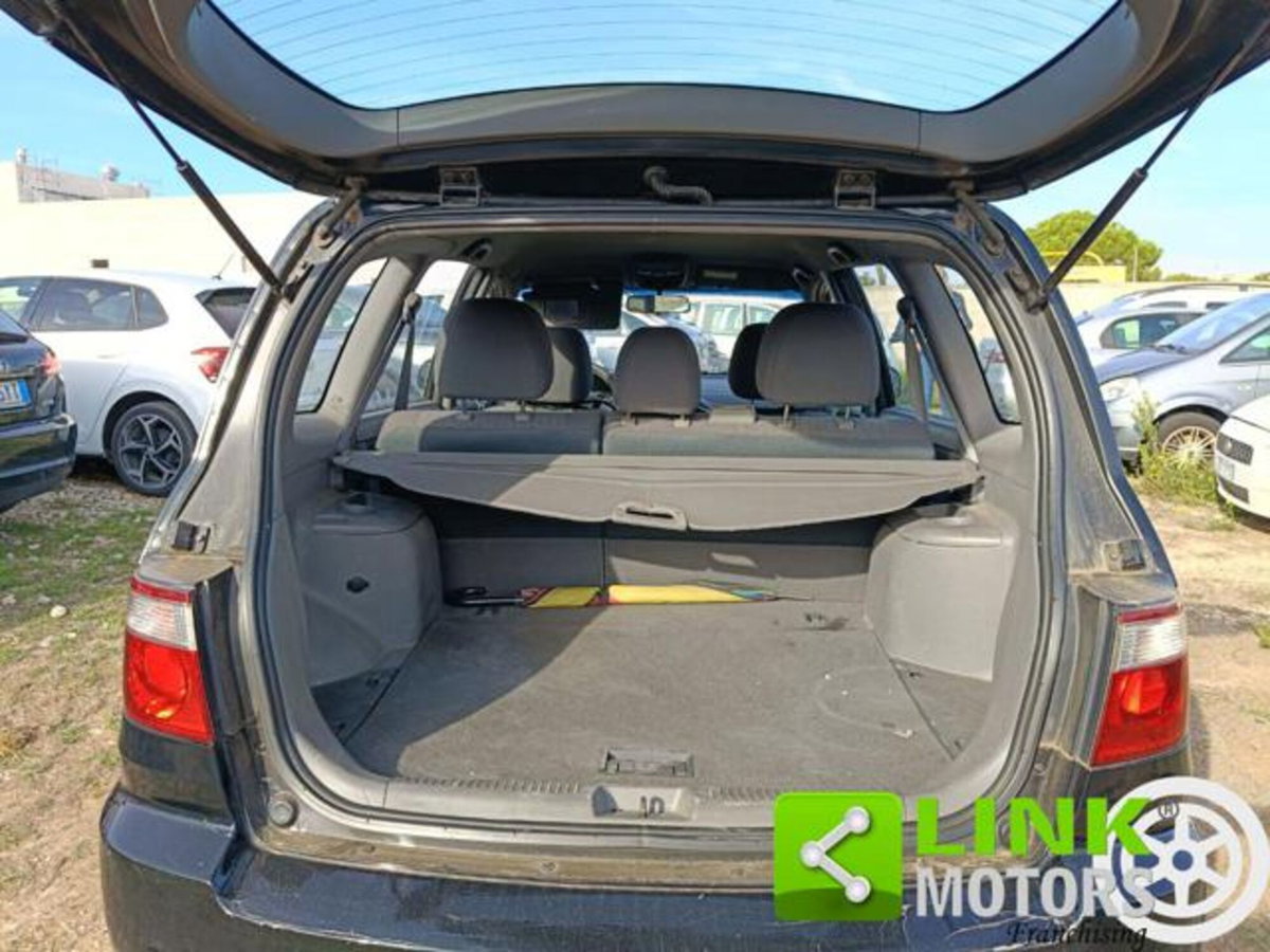 Kia Carens 2.0 16V CRDi LX (18)