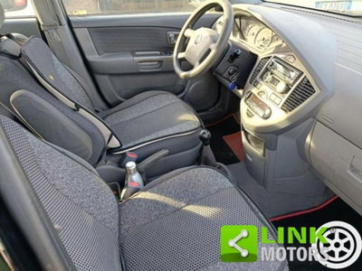 Kia Carens 2.0 16V CRDi LX (5)