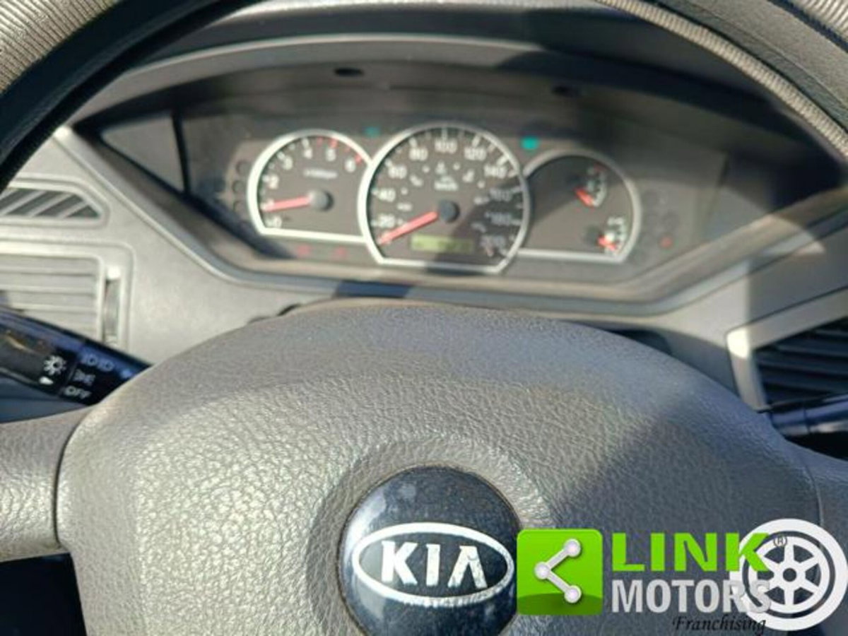 Kia Carens 2.0 16V CRDi LX (9)