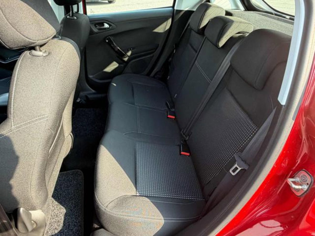 Peugeot 208 82 5 porte Allure (12)