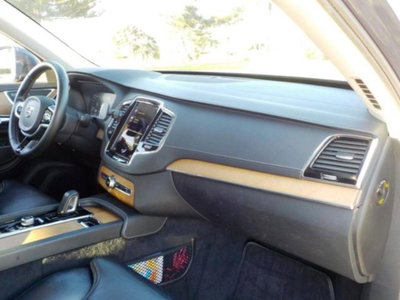 Volvo XC90 B5 (d) AWD Geartronic 7 posti Inscription (16)